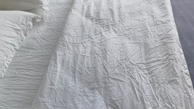 酒店布草褶皱难题：成因解析与解决之道