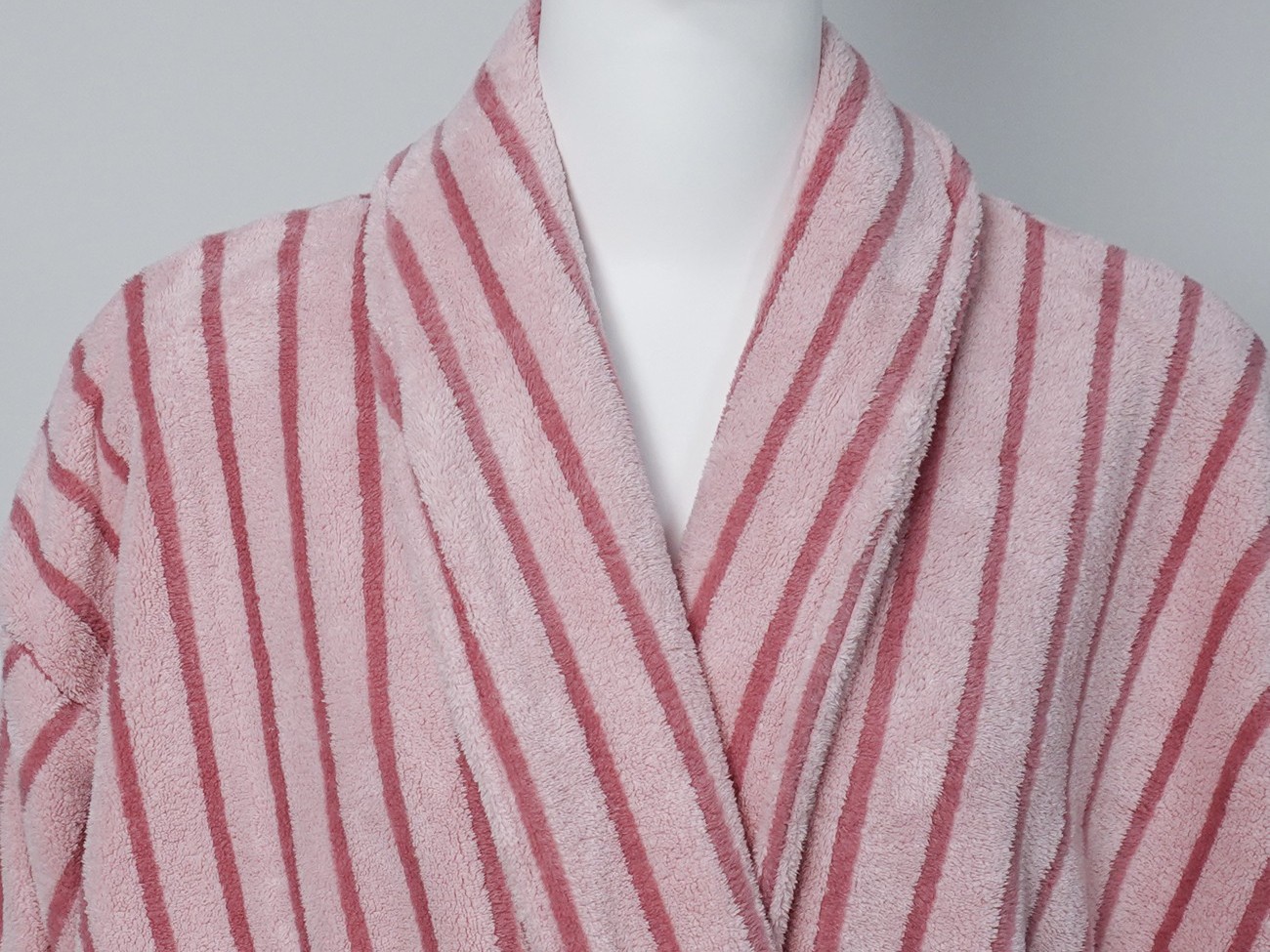 珊瑚绒条纹款青果领浴袍