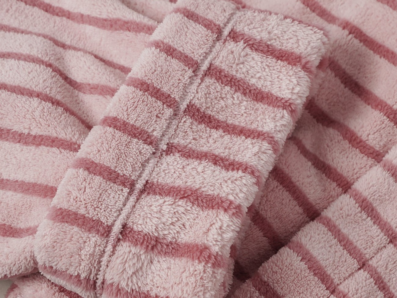 珊瑚绒条纹款青果领浴袍