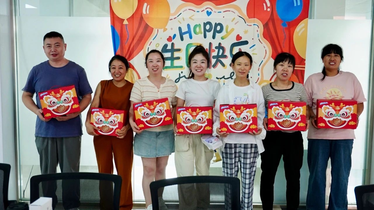 梦妃丝六月员工生日会：奶油里的欢笑，经纬间的温情